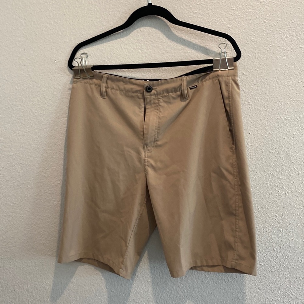 Hurley Khaki color size 32. Hybrid casual/ water.